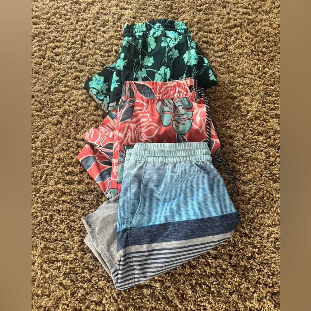 Men’s large lined Hurley bathing suits (3)